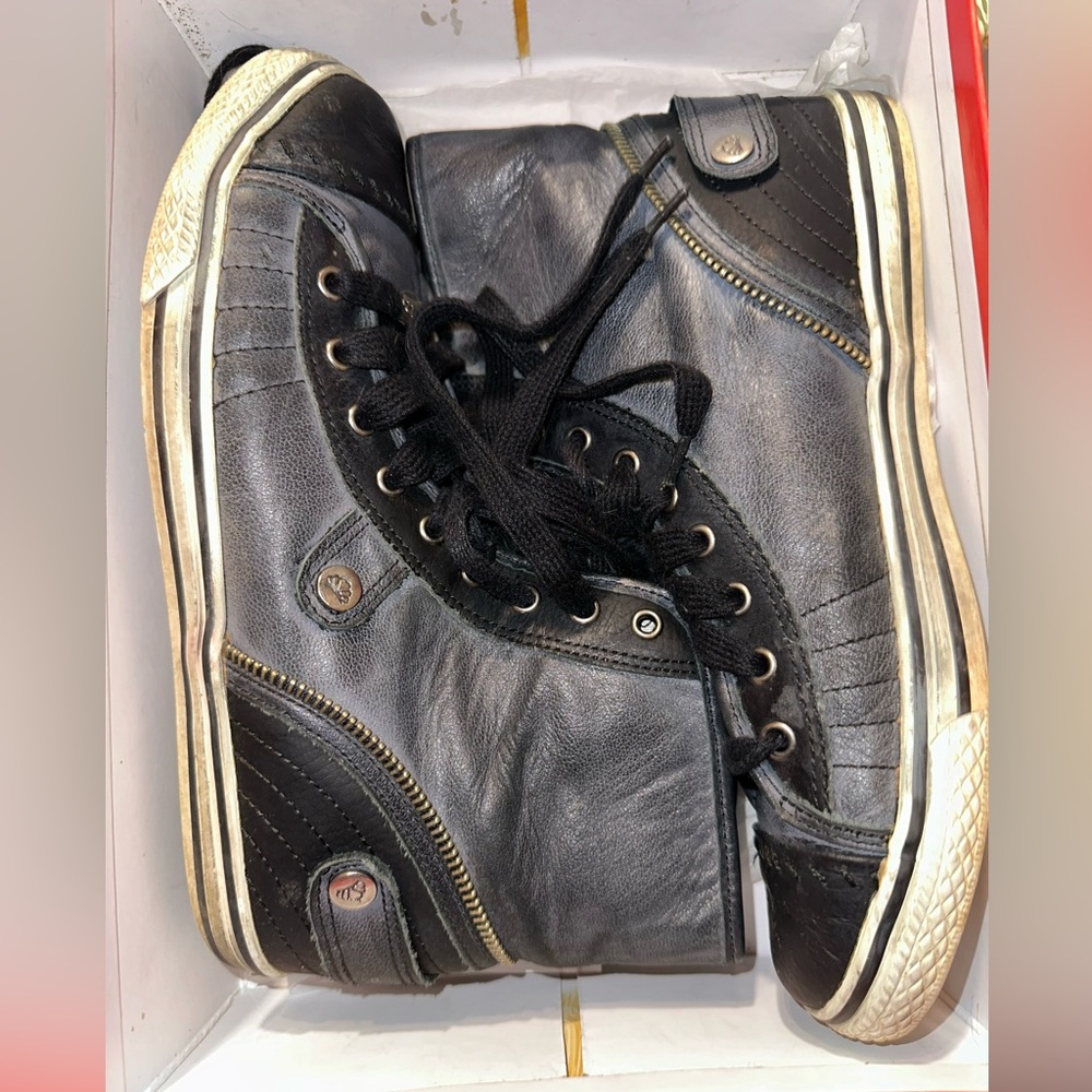 FERGALICIOUS BY FERGIE SNEAKERS
